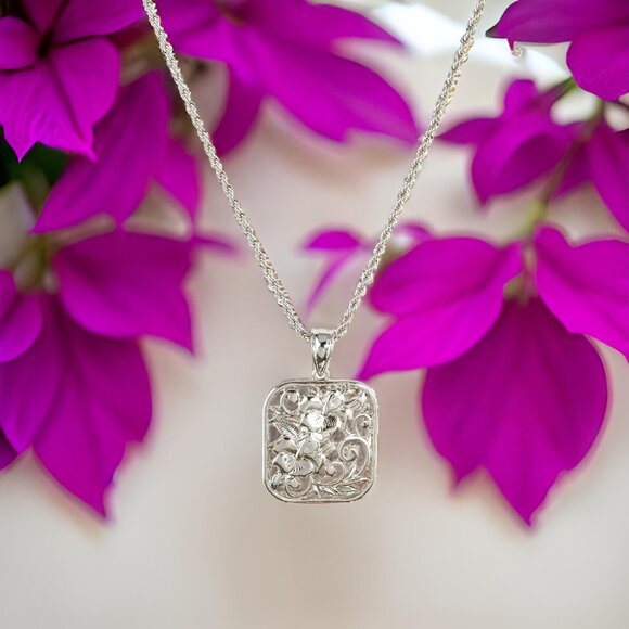 20mm Silver Hawaiian Hibiscus Necklace - Picture 3 of 3